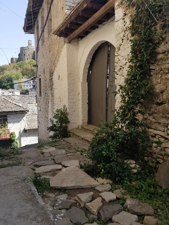 Lori'S Traditional House Gjirokastër Eksteriør billede